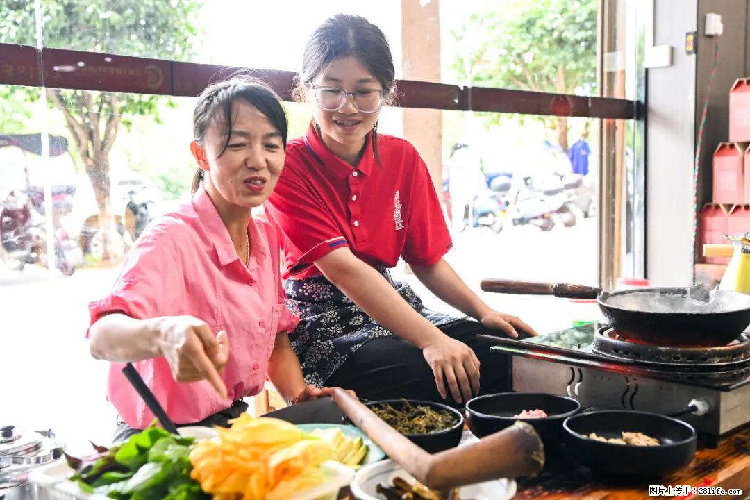 全网追的“扁担女孩”,找了一份暑假工,时薪12元 - 辽源生活资讯 - 辽源28生活网 liaoyuan.28life.com